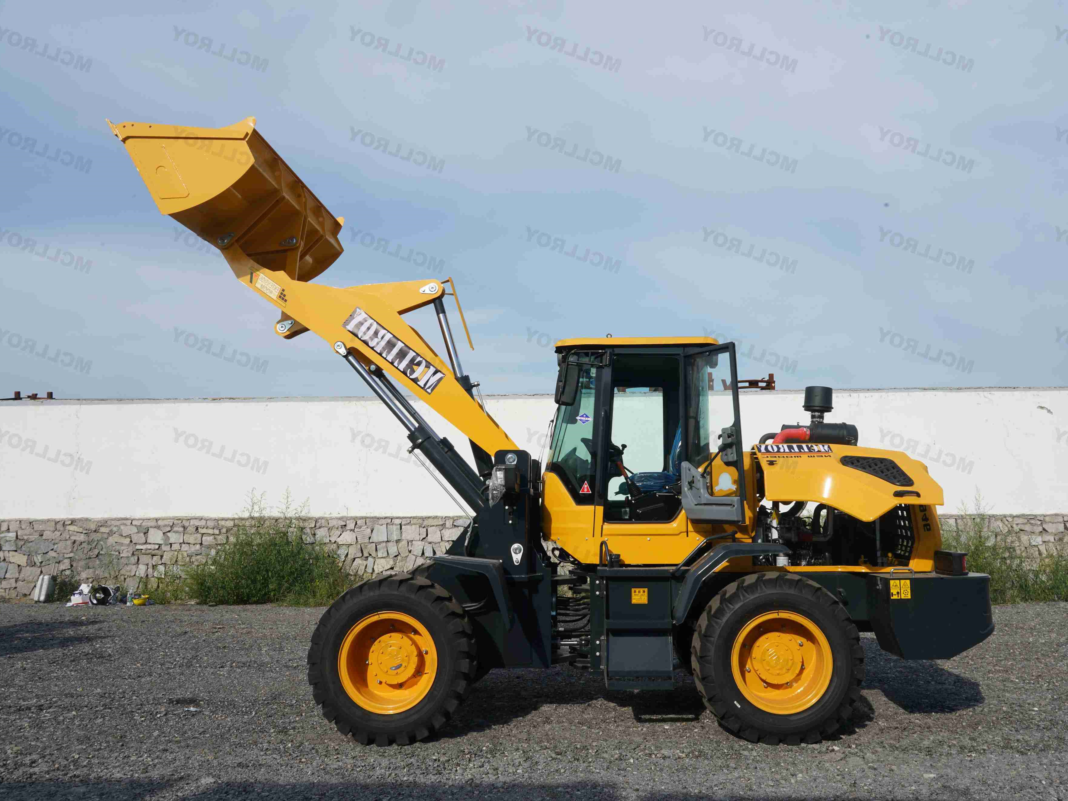 2200kg 2400rpm Small Articulating Front End Loader For Transporting Blocks
