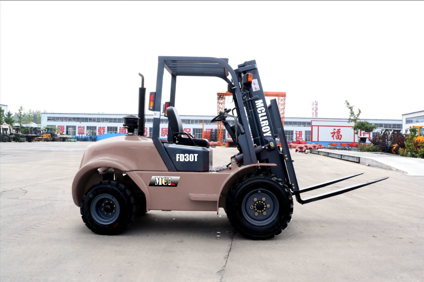 Customizable Attachments Off-Road Forklift Truck For Increases Storage Capacity By Enabling Vertical Storage Solutions